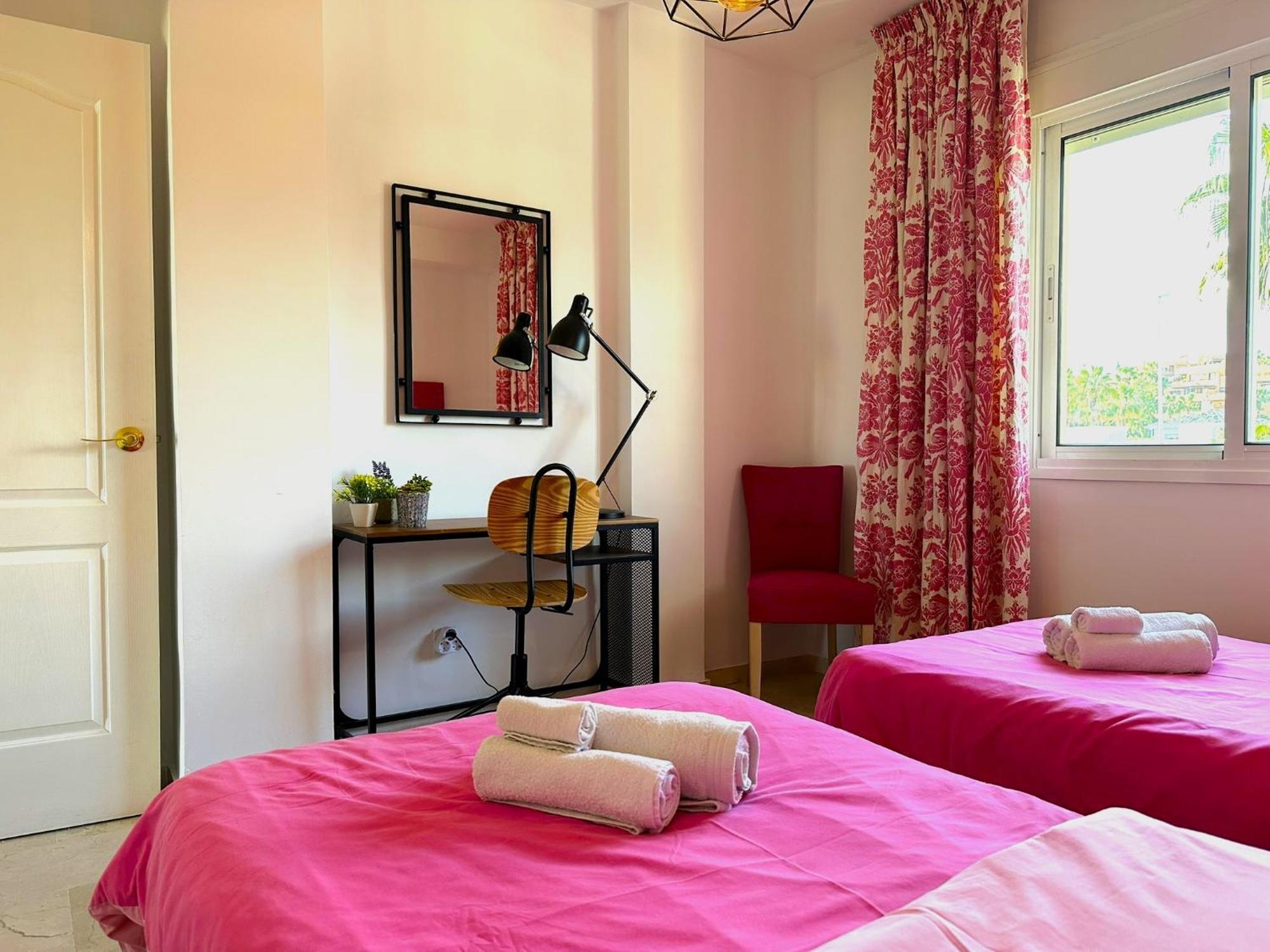 Apartments Bermuda Beach Естепона Екстериор снимка