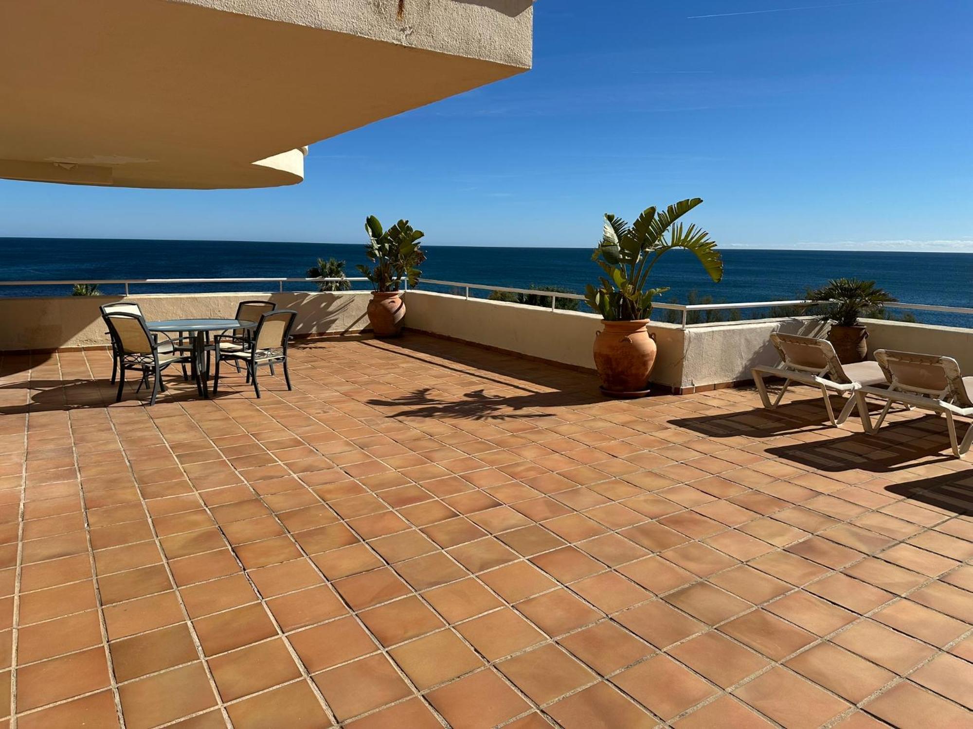 Apartments Bermuda Beach Естепона Екстериор снимка