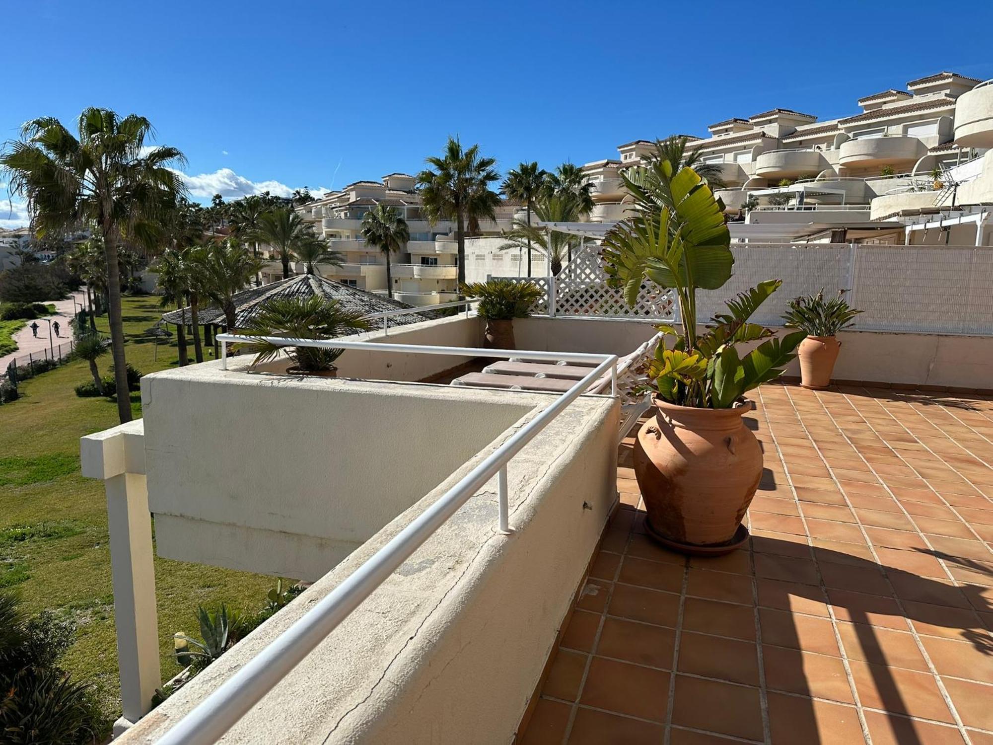 Apartments Bermuda Beach Естепона Екстериор снимка