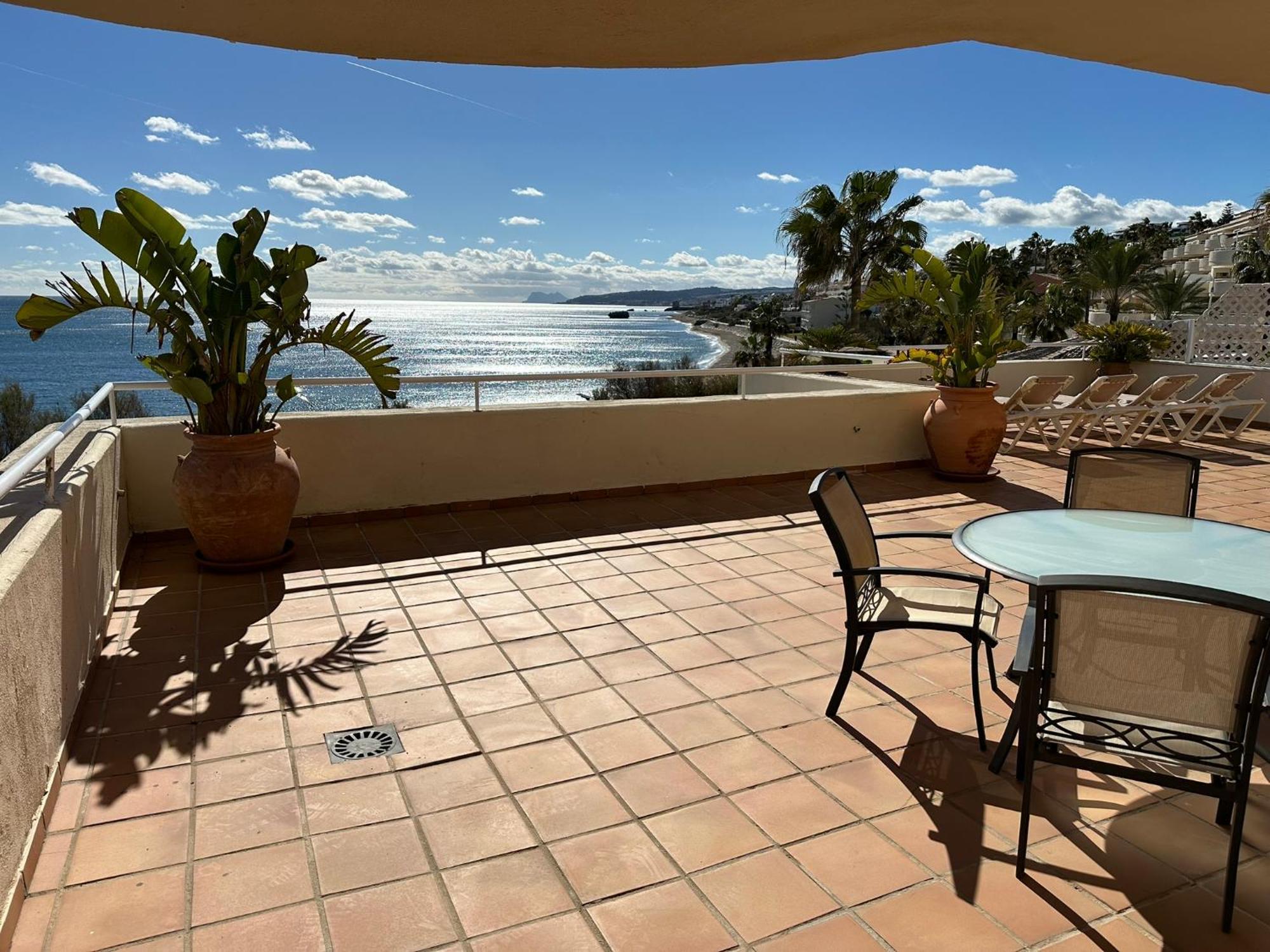 Apartments Bermuda Beach Естепона Екстериор снимка