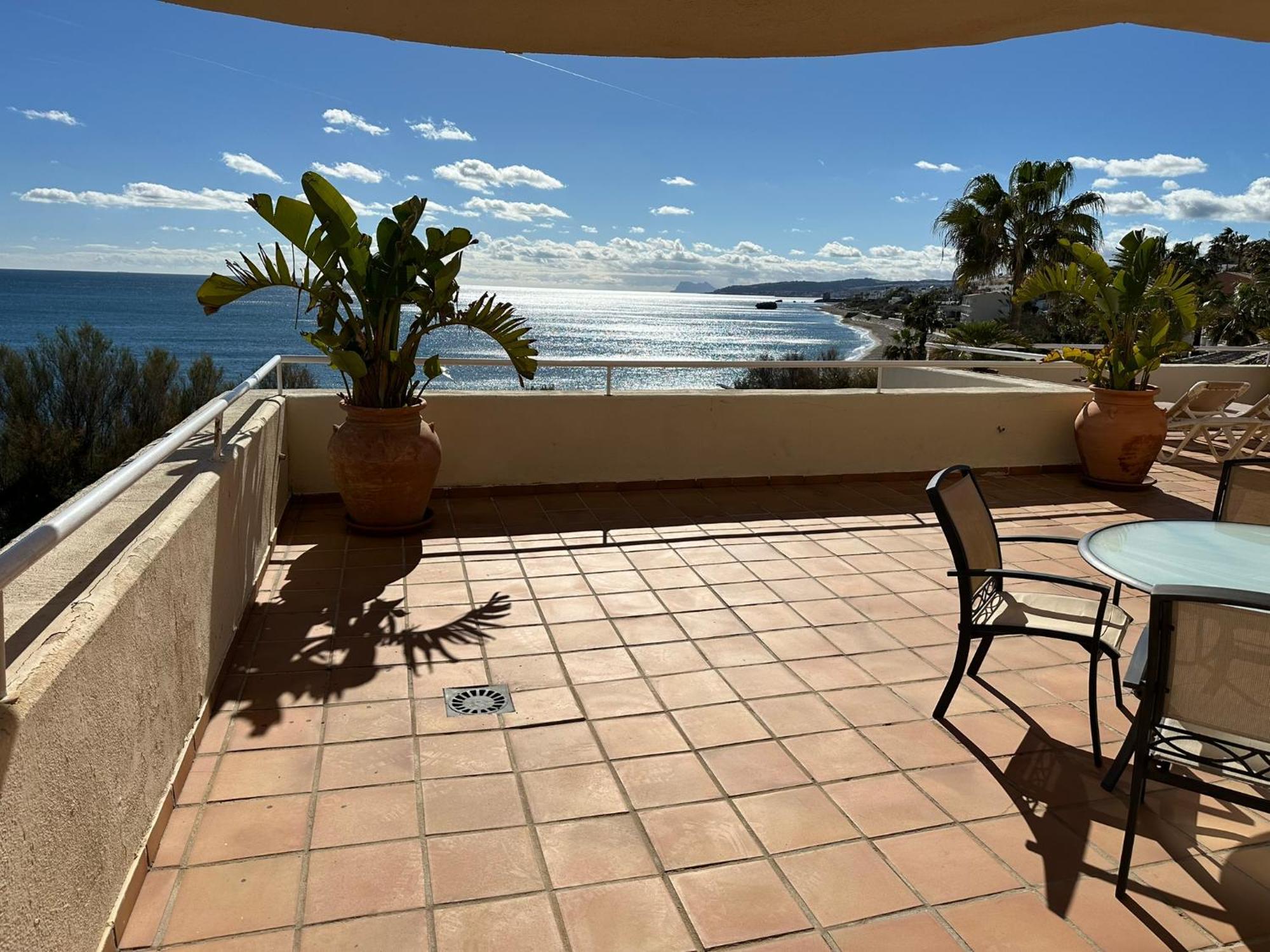 Apartments Bermuda Beach Естепона Екстериор снимка