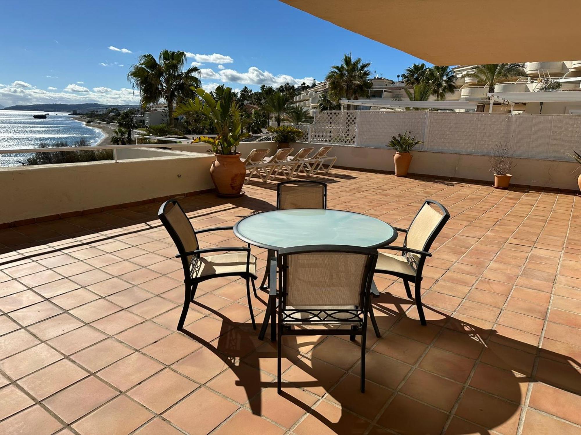 Apartments Bermuda Beach Естепона Екстериор снимка