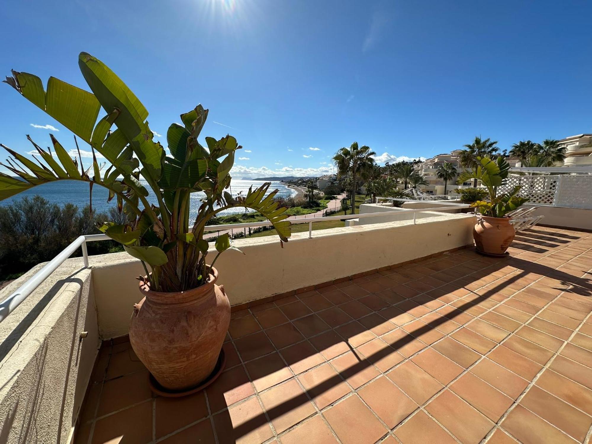 Apartments Bermuda Beach Естепона Екстериор снимка