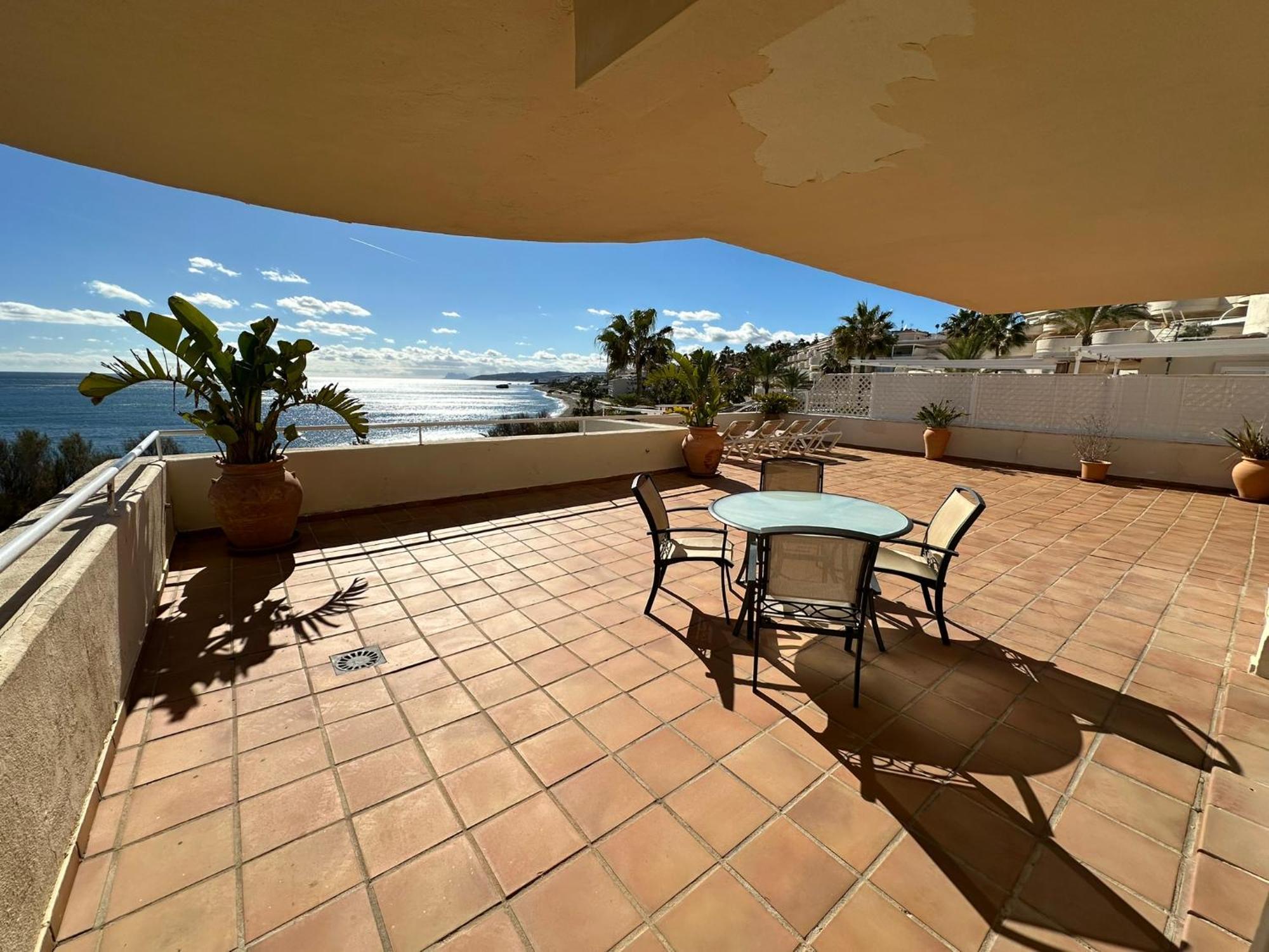 Apartments Bermuda Beach Естепона Екстериор снимка