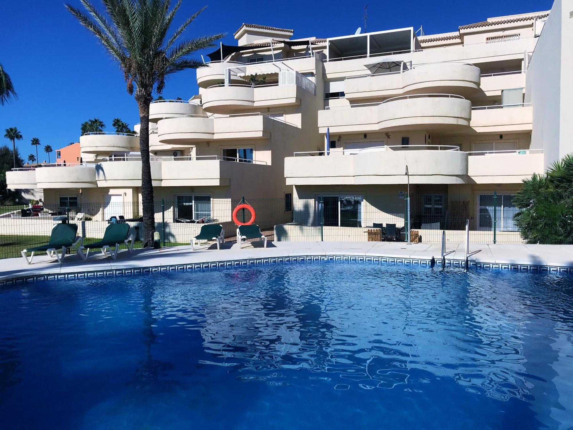 Apartments Bermuda Beach Естепона Екстериор снимка