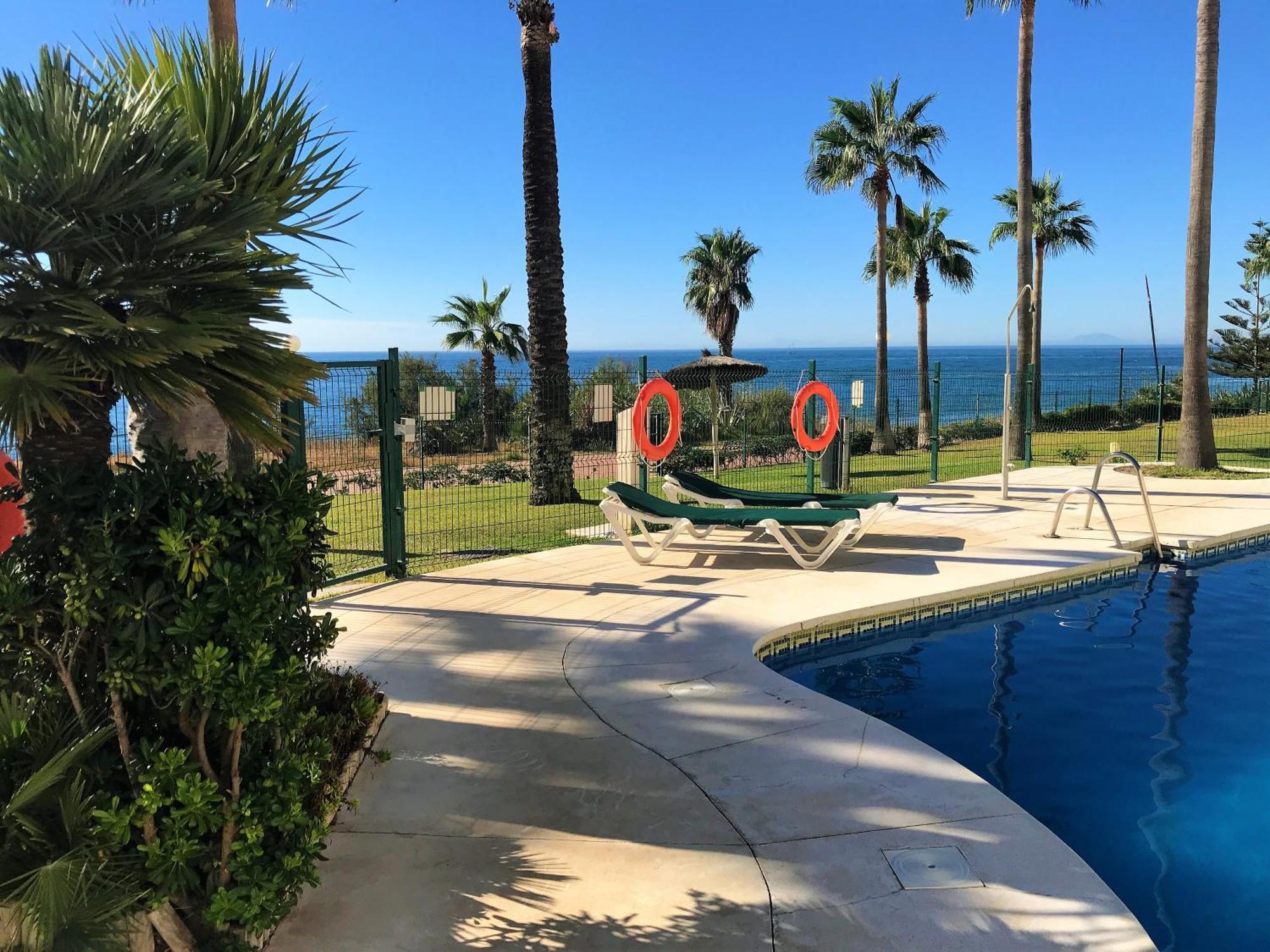 Apartments Bermuda Beach Естепона Екстериор снимка