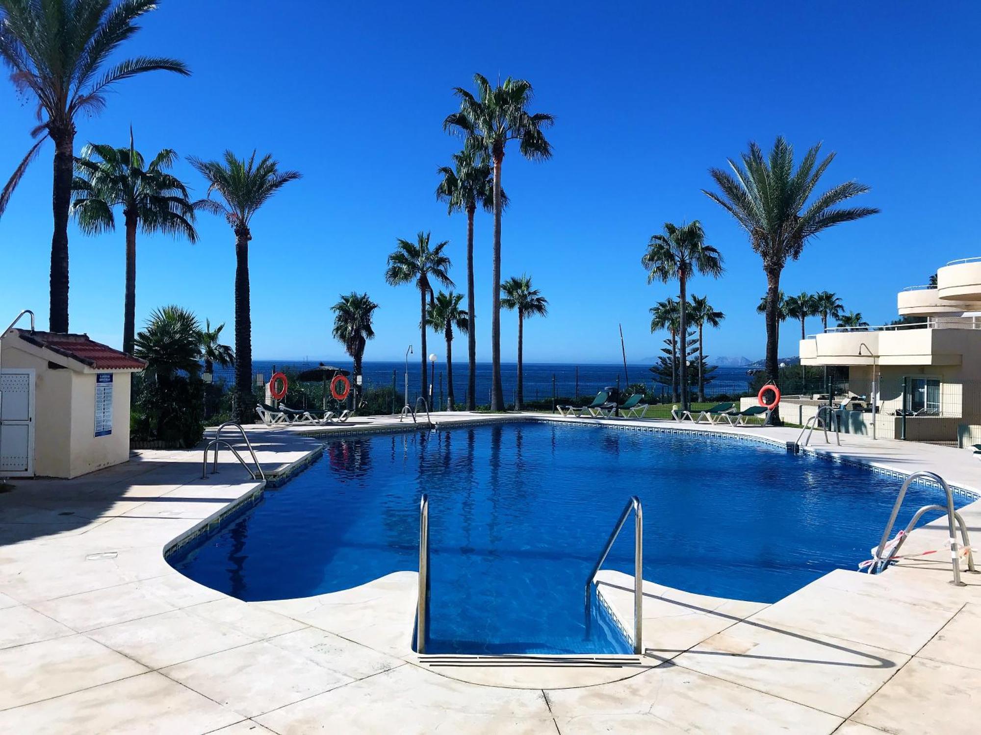 Apartments Bermuda Beach Естепона Екстериор снимка