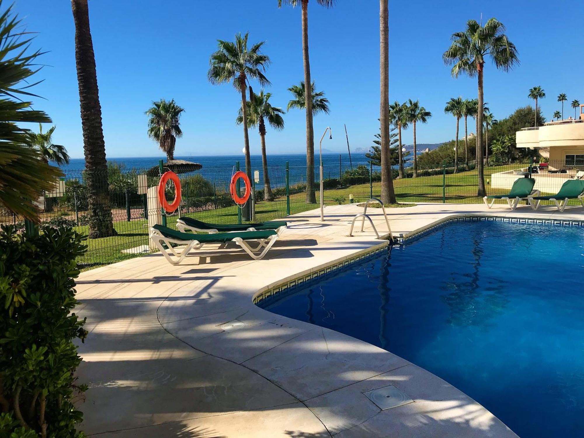 Apartments Bermuda Beach Естепона Екстериор снимка