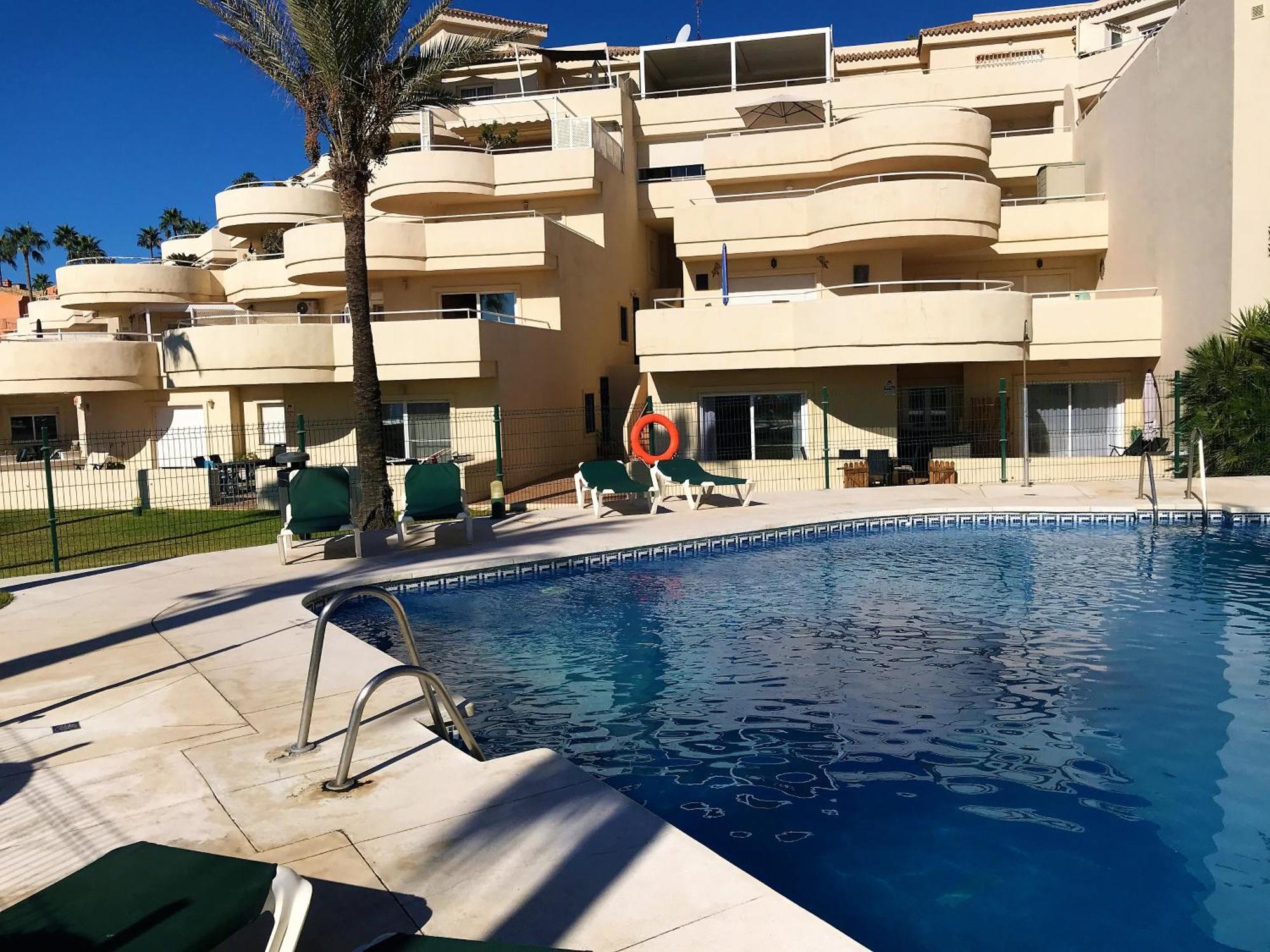 Apartments Bermuda Beach Естепона Екстериор снимка