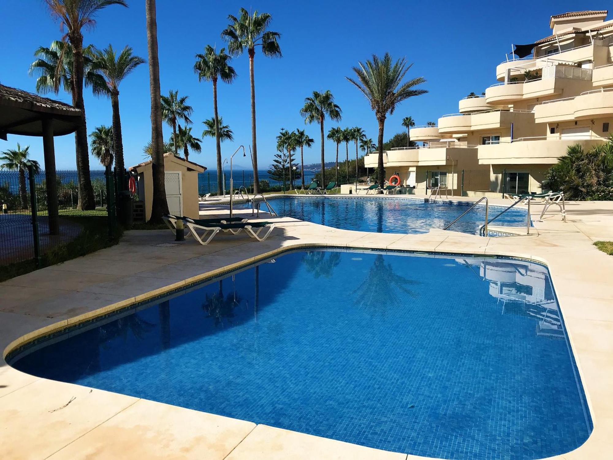 Apartments Bermuda Beach Естепона Екстериор снимка