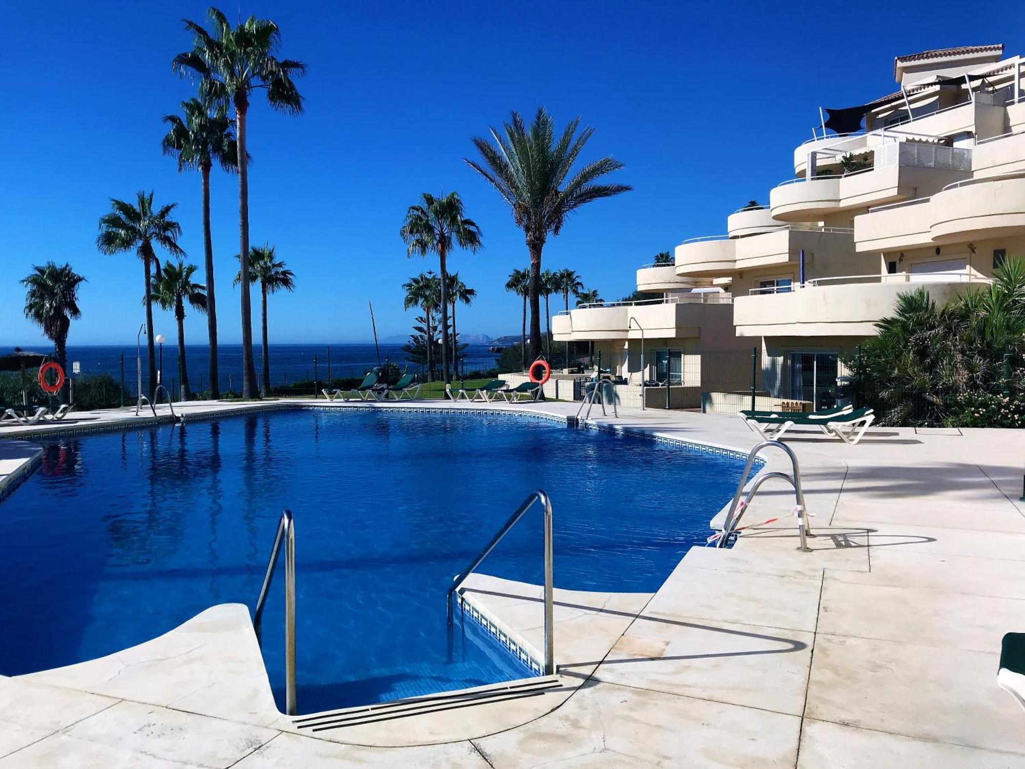 Apartments Bermuda Beach Естепона Екстериор снимка